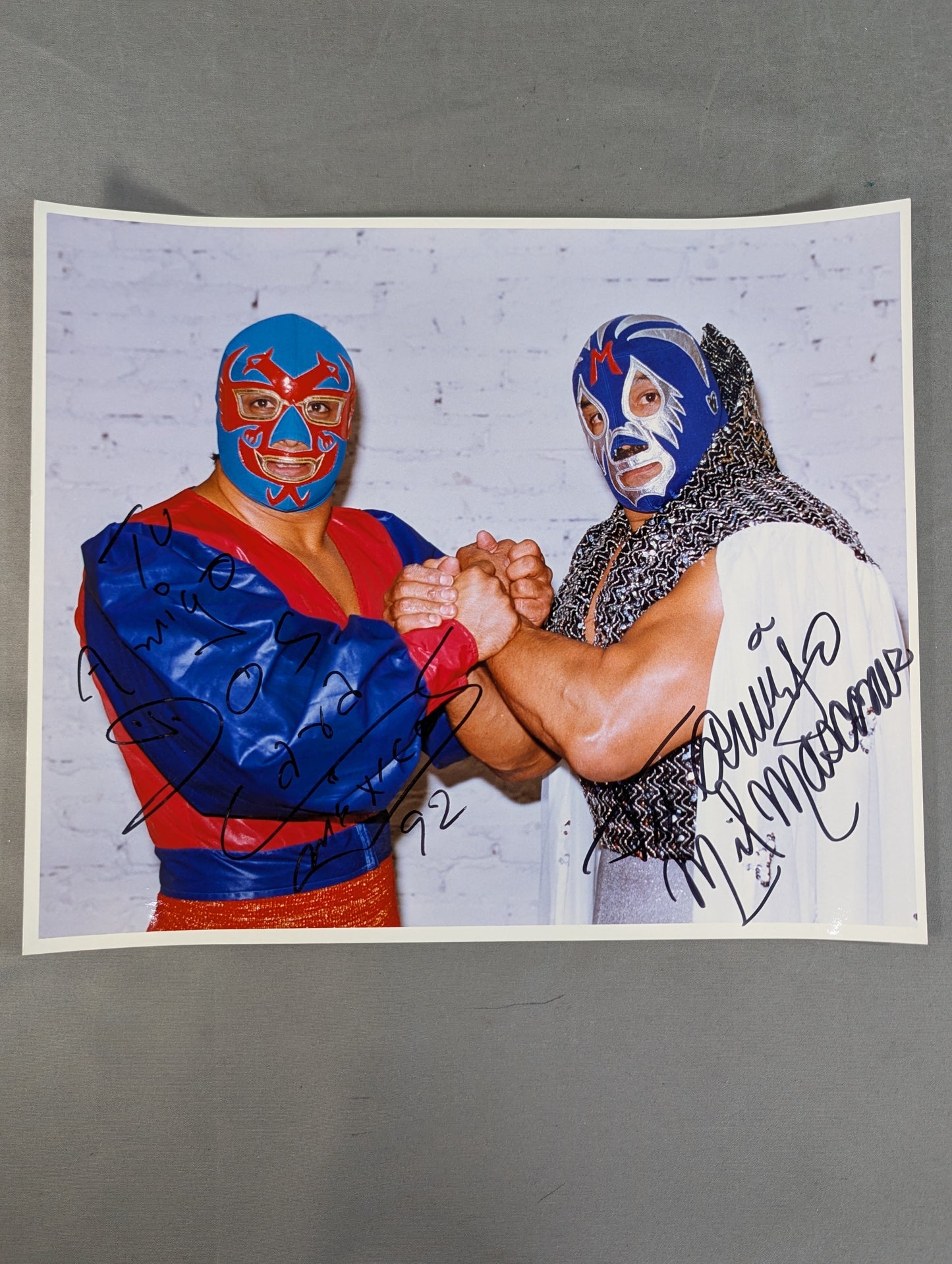 Mil Mascaras &Dos Caras 2 hand signed autographs large judgment photo (A-2)