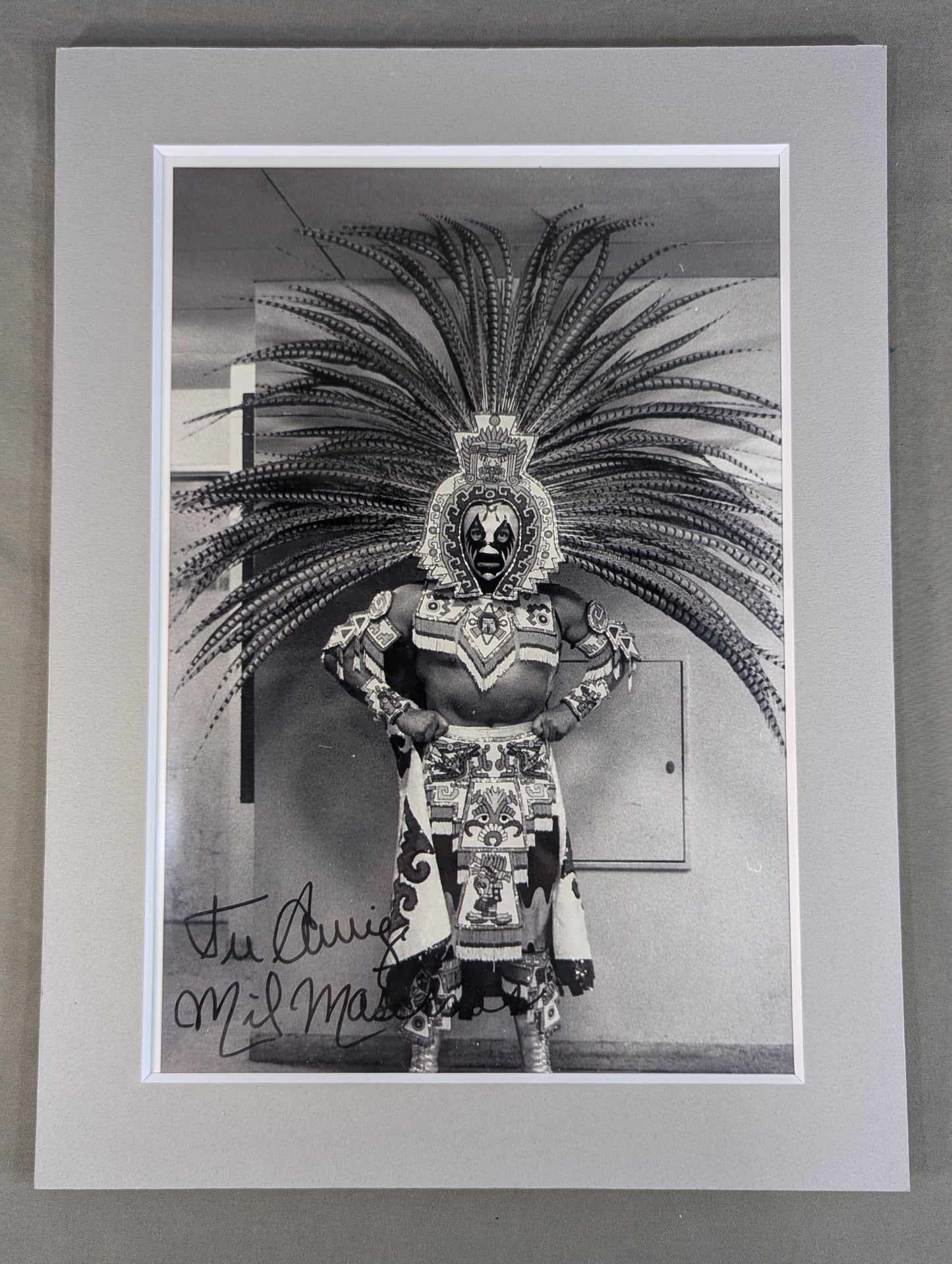 Mil Mascaras  hand signed autograph  Panel Pro-Photo (A-5)