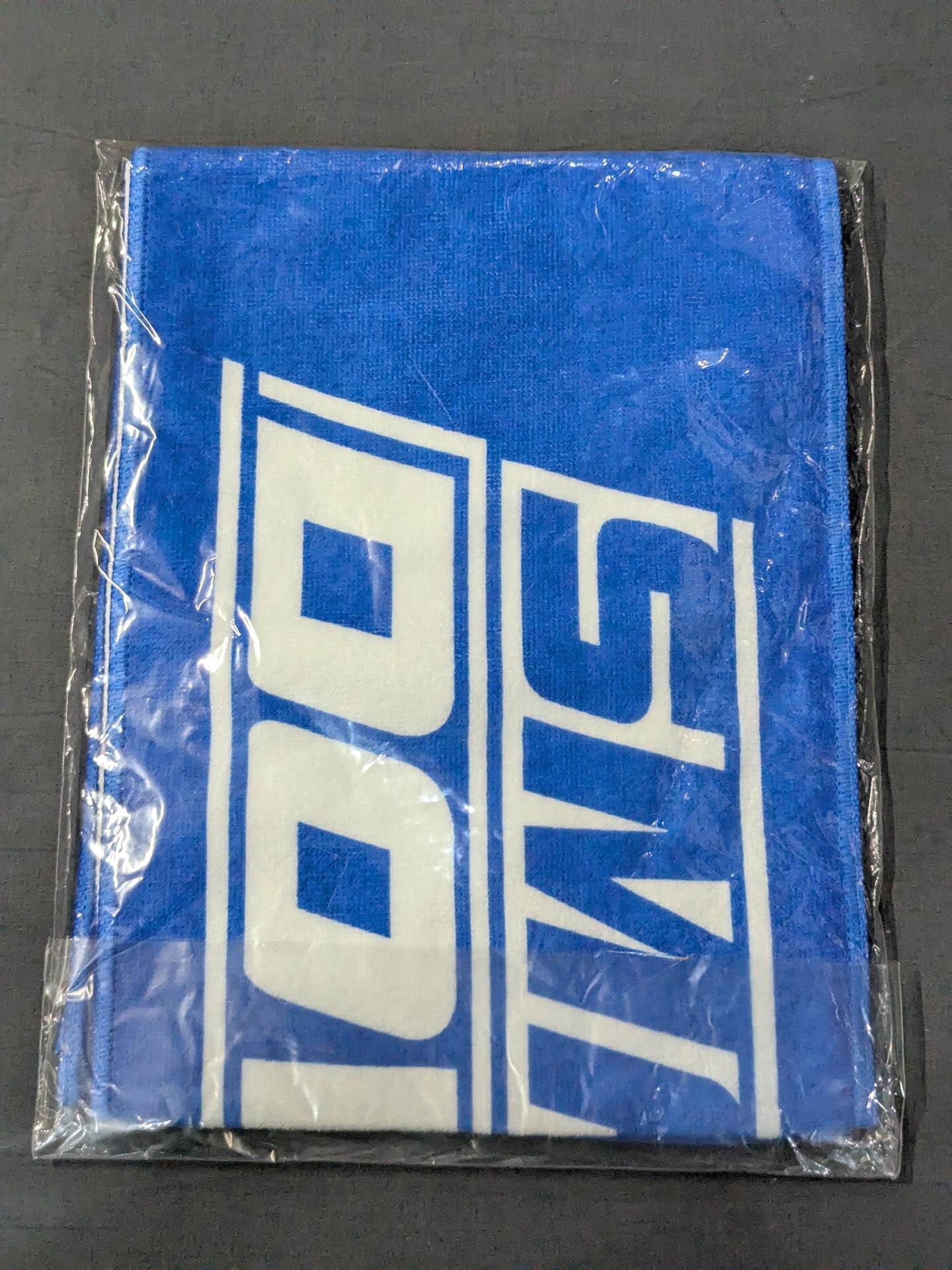 WWE "SMACKDOWN WORLD TOUR" Muffler Towel