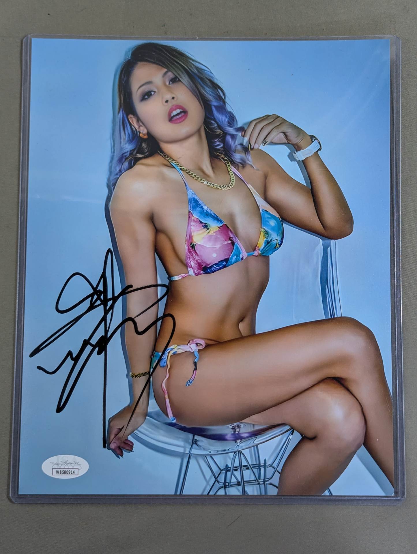 Giulia  hand signed autograph Pro-Photo  (JSA Certification) (2)
