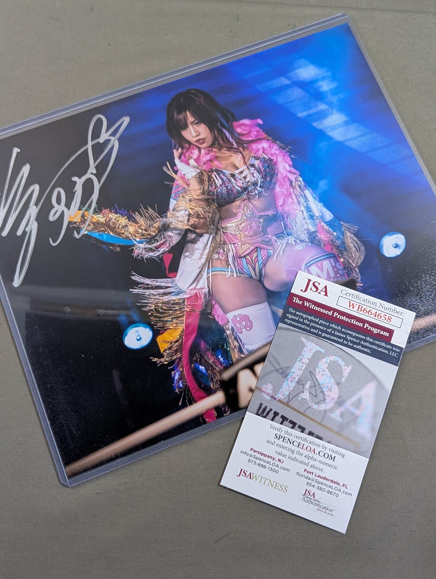 Mina Shirakawa  hand signed autograph Pro-Photo  (JSA Certification) (1)