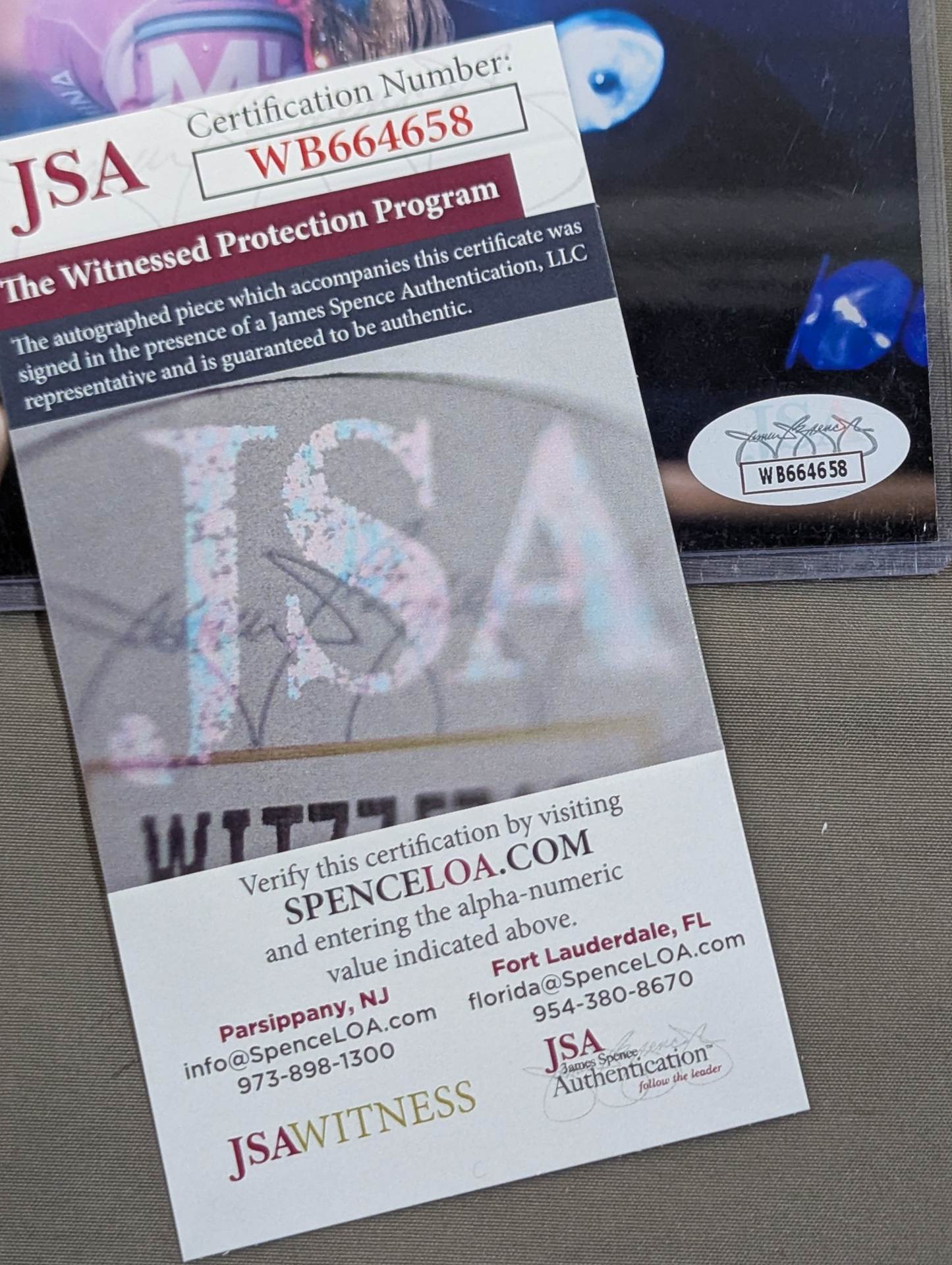 Mina Shirakawa  hand signed autograph Pro-Photo  (JSA Certification) (1)