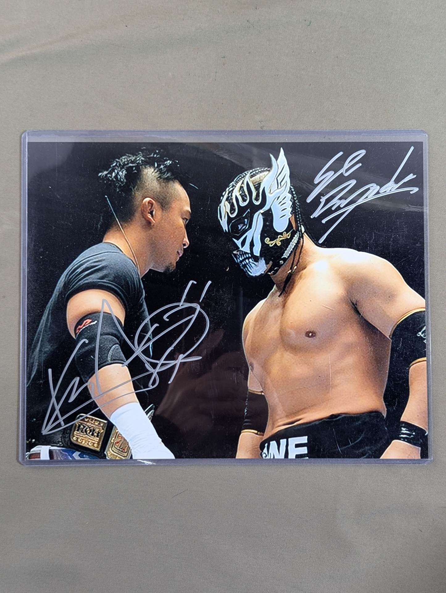 エル・デスペラード＆KUSHIDA 直筆Wサイン入り ポートレート – 闘道館