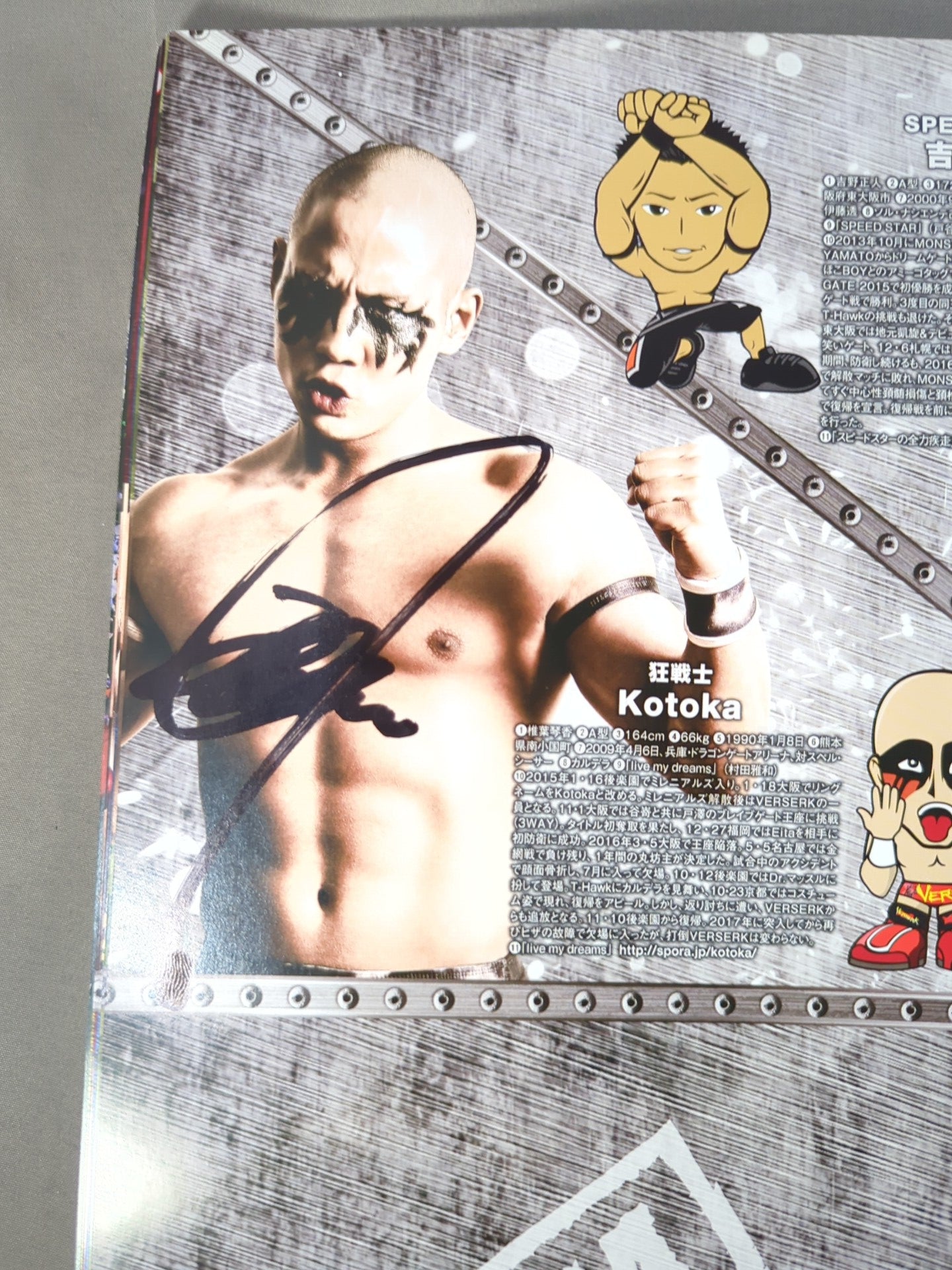 [2 fighters hand signed autograph 】2017 DRAGON GATE OFFICIAL PAMPHLET Vol.56
