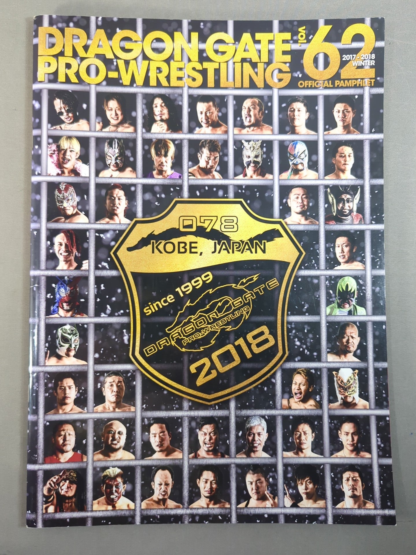 [3 fighters hand signed autograph 】2017-2018 DRAGON GATE OFFICIAL PAMPHLET Vol.62