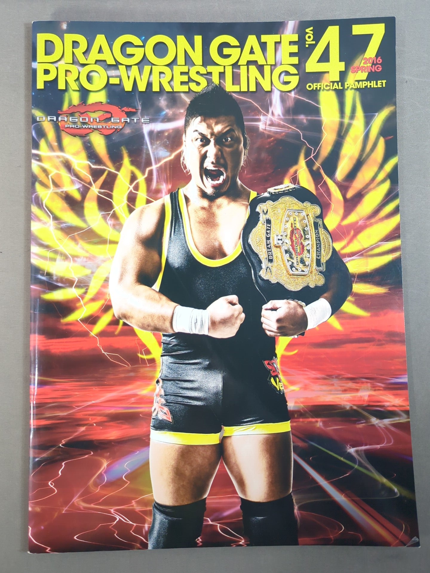 [Yosuke ♡ Santa Maria hand signed autograph ] 2016 DRAGON GATE OFFICIAL PAMPHLET Vol.47