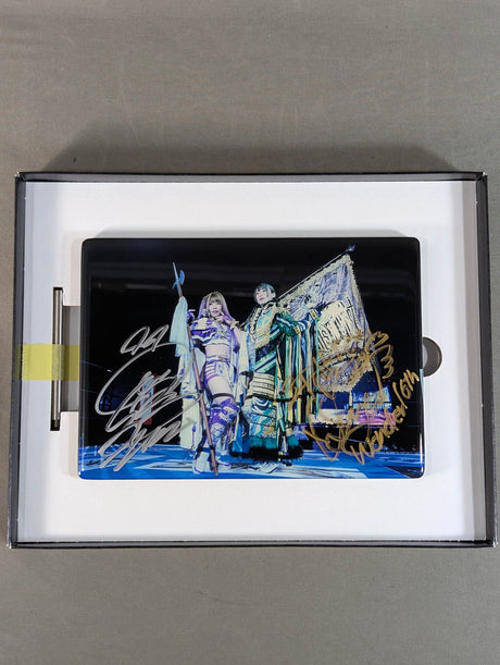 【Tam Nakano  & Saya Kamitani 2 hand signed autographs 】WRESTLE KINGDOM Crystalography