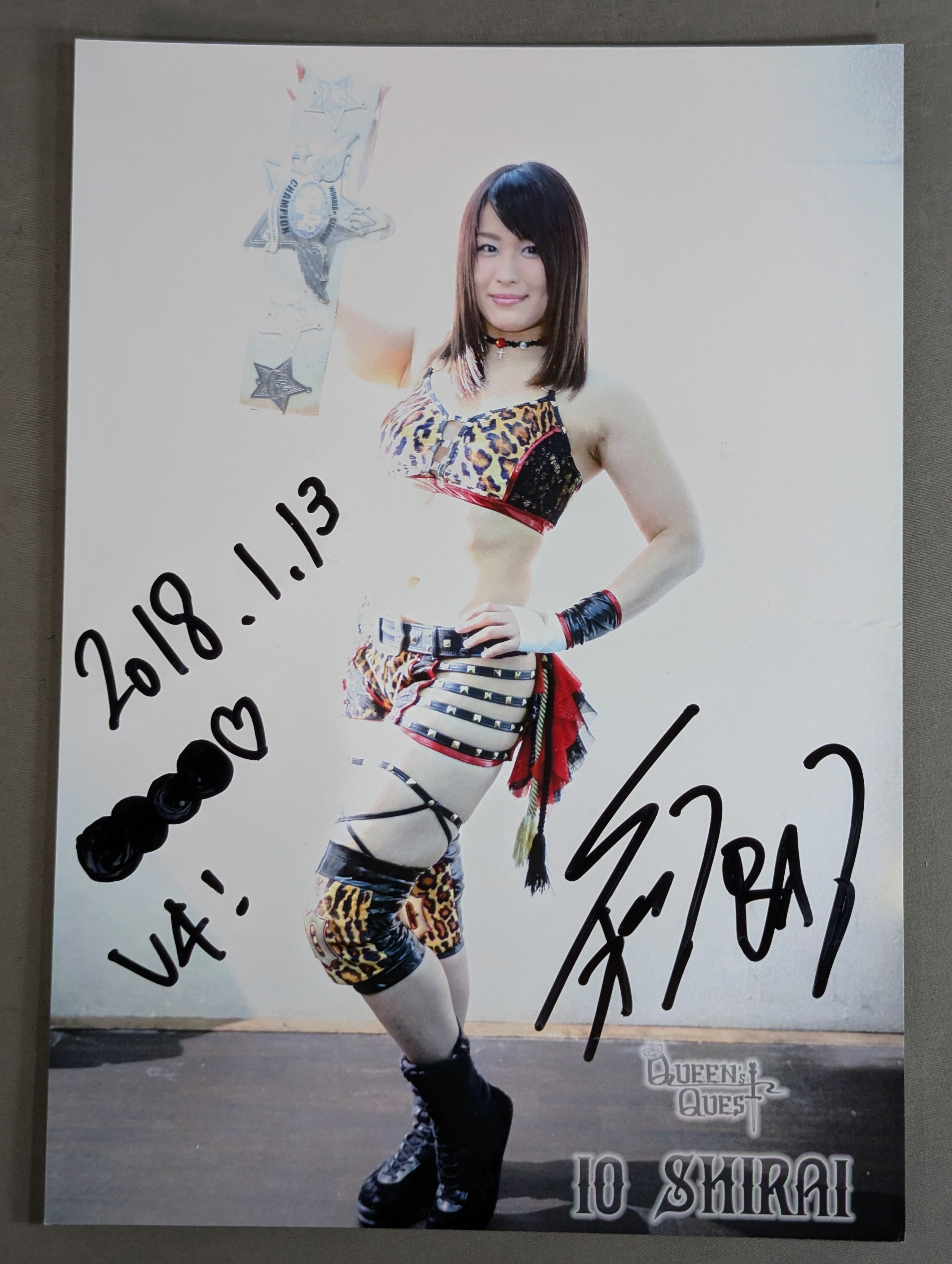 スターダム　小坂井祐莉絵　サイン入り 手形付き 写真 紫雷イオ 直筆サイン入り スターダムポートレート(A-1) – 闘道館