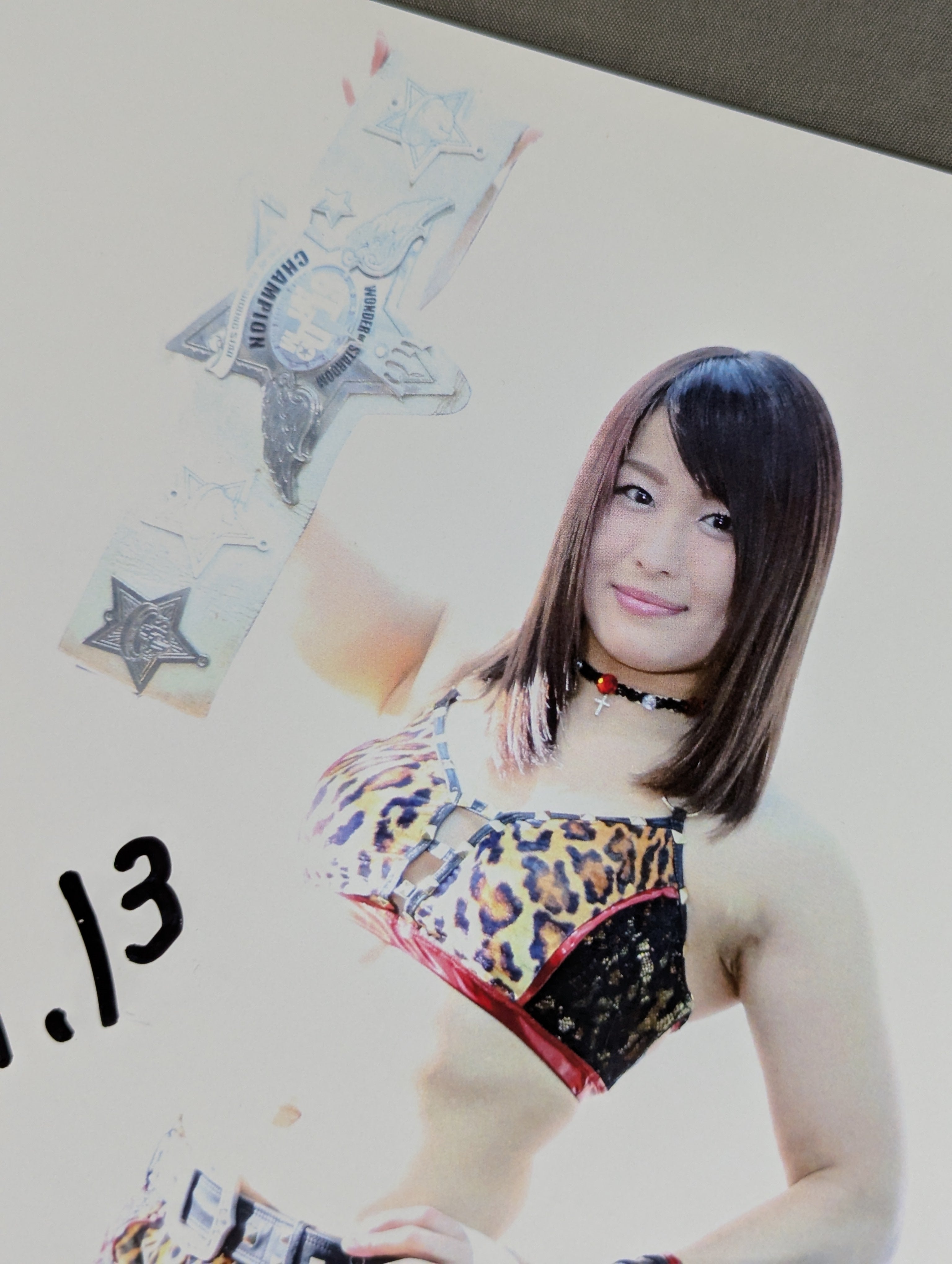 紫雷イオ 直筆サイン入り スターダムポートレート(A-1) – 闘道館