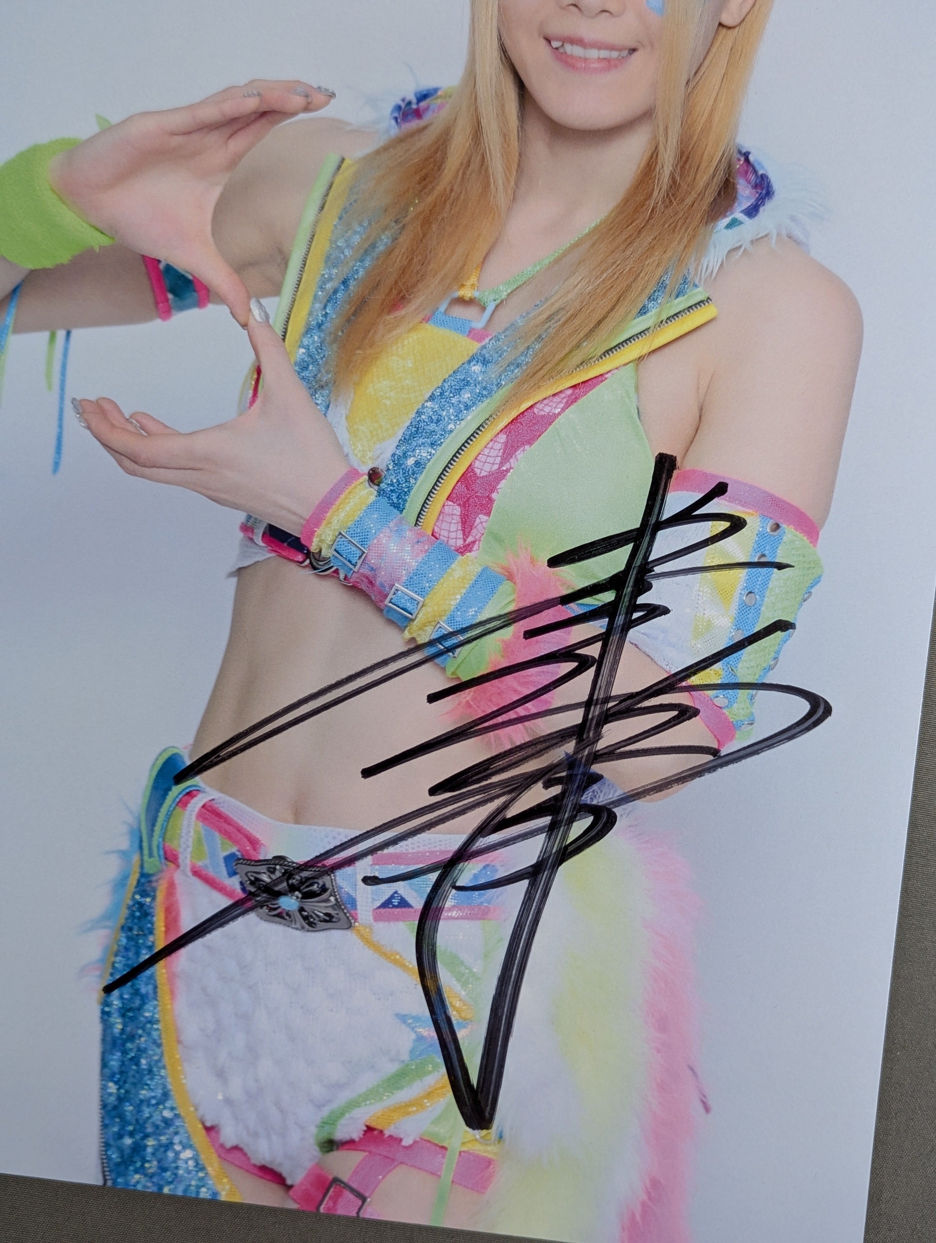 岩谷麻優 直筆サイン入り スターダムポートレート(U-9) – 闘道館