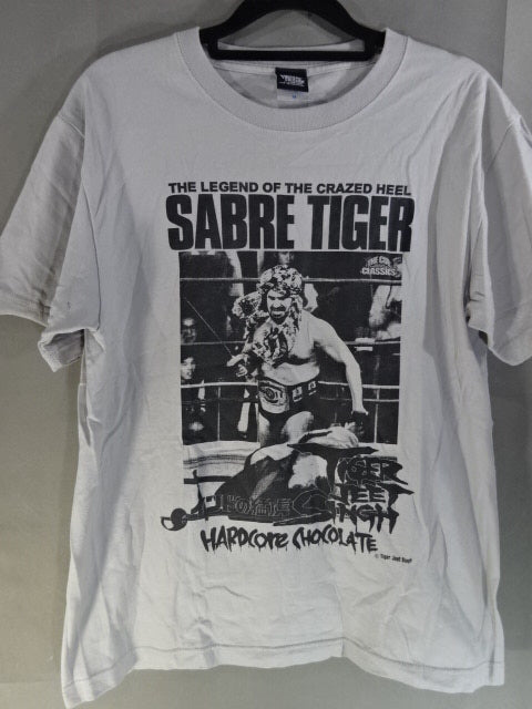 タイガー・ジェット・シン サーベルタイガー(串刺しライトグレー) Tシャツ