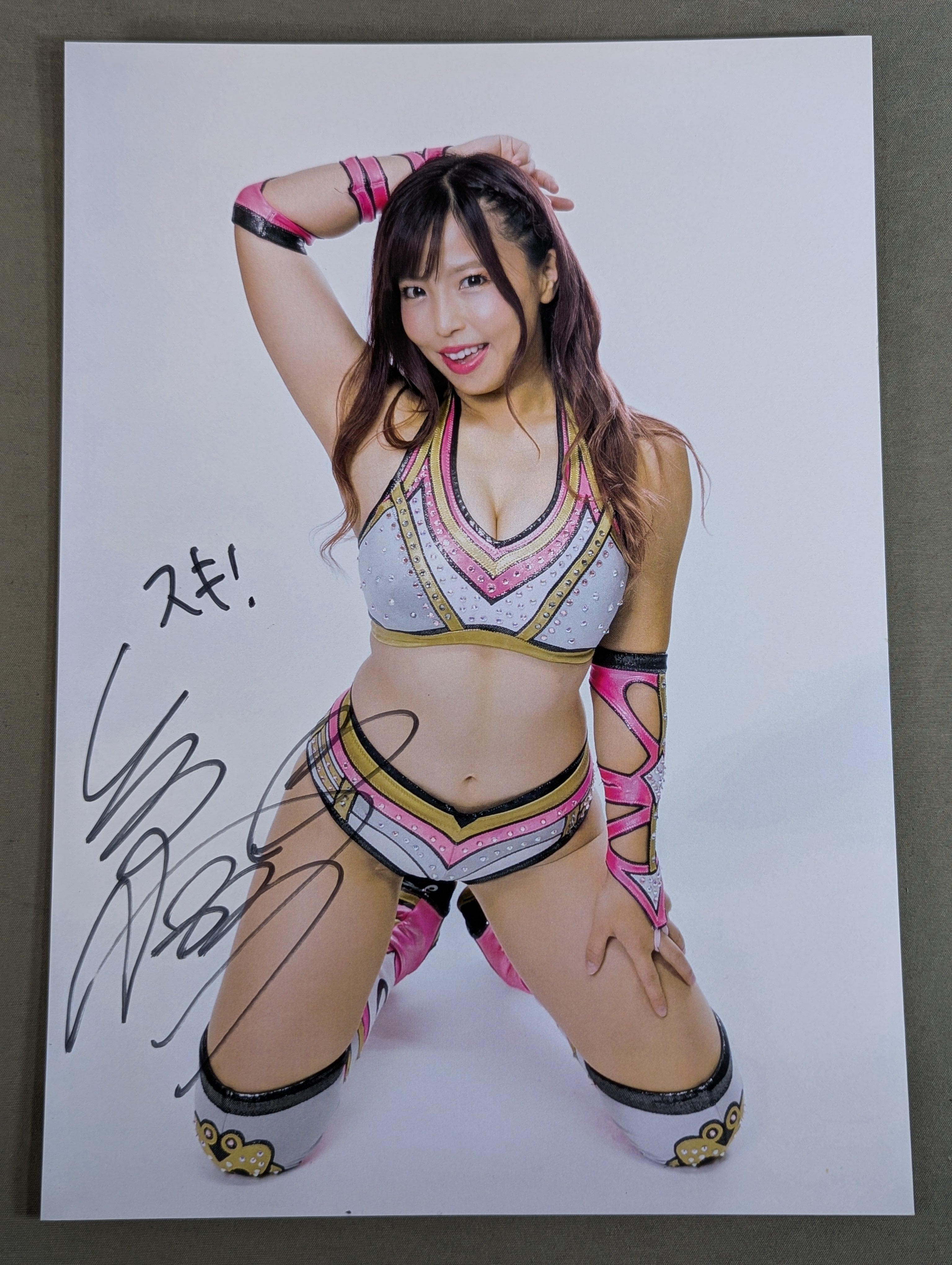 白川未奈 直筆サイン入り スターダムポートレート(I-8) – 闘道館