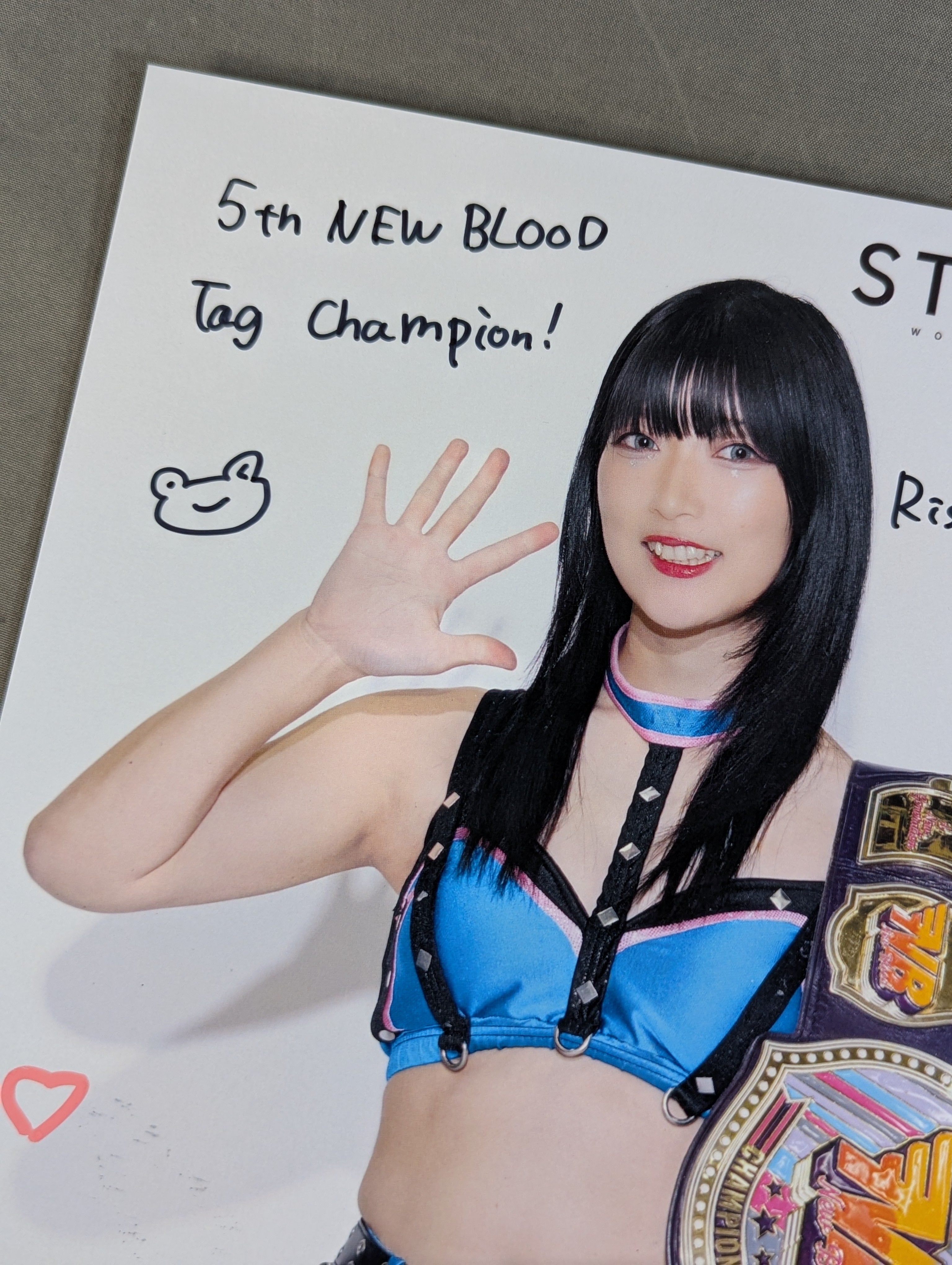 さくらあや 直筆サイン入り スターダムポートレート(A-9) – 闘道館