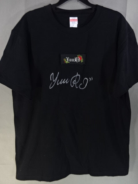 【hand signed autograph】 YuuRI patch T-shirt (1) (black)