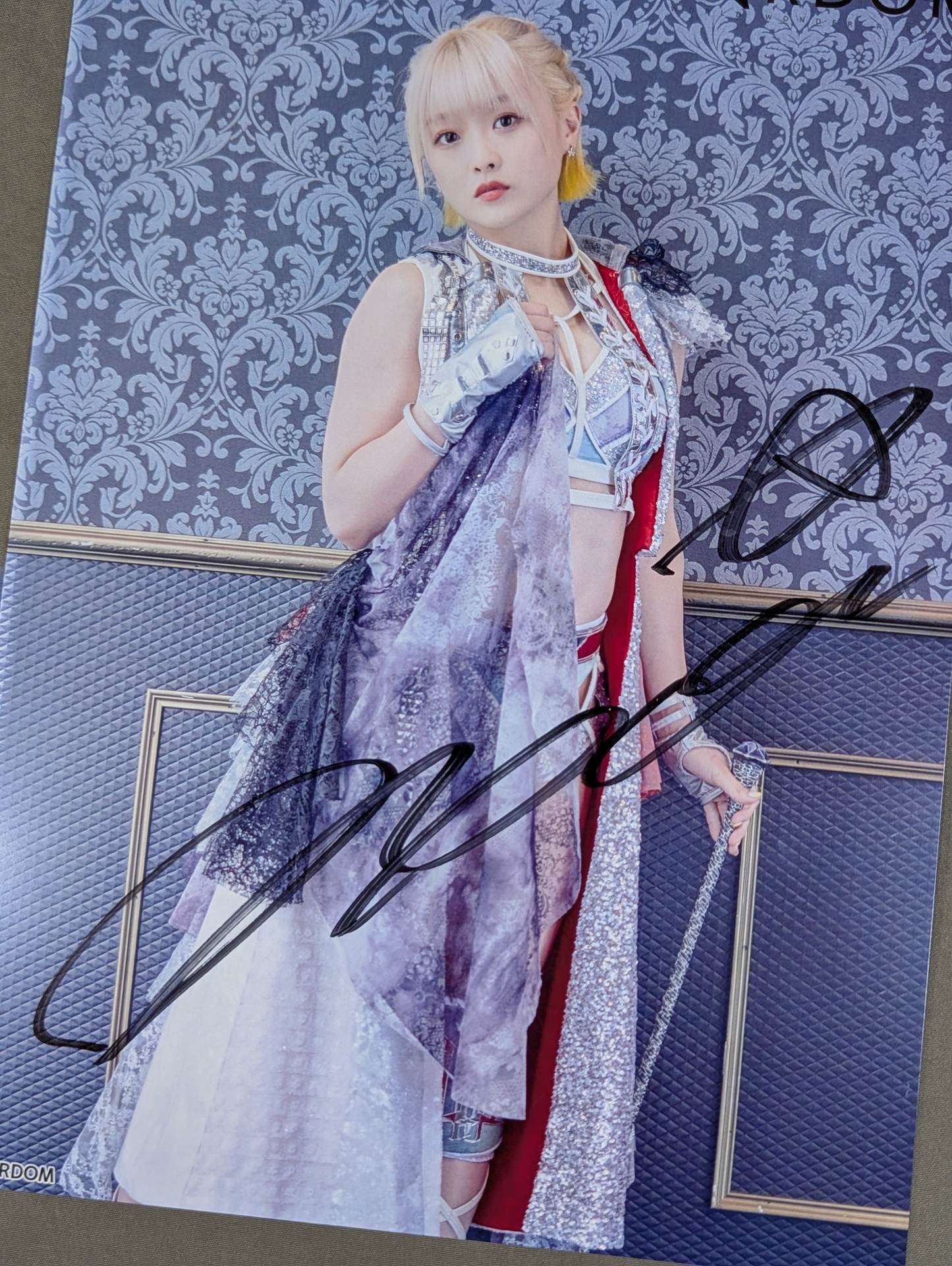 なつぽい 直筆サイン入り スターダムポートレート(Q-1) – 闘道館