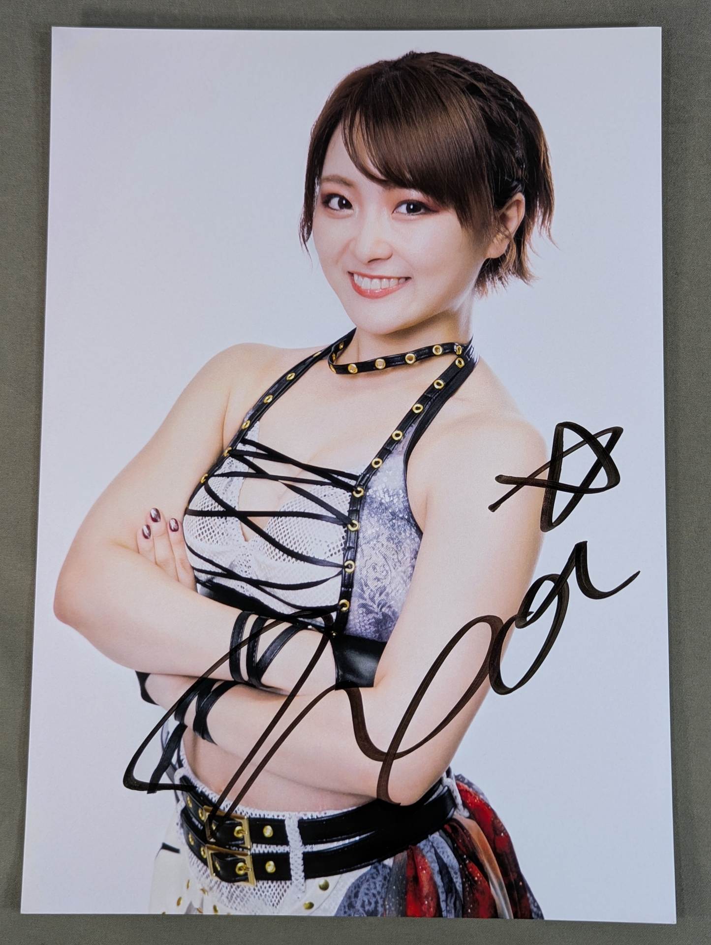 なつぽい 直筆サイン入り スターダムポートレート(Q-3) – 闘道館