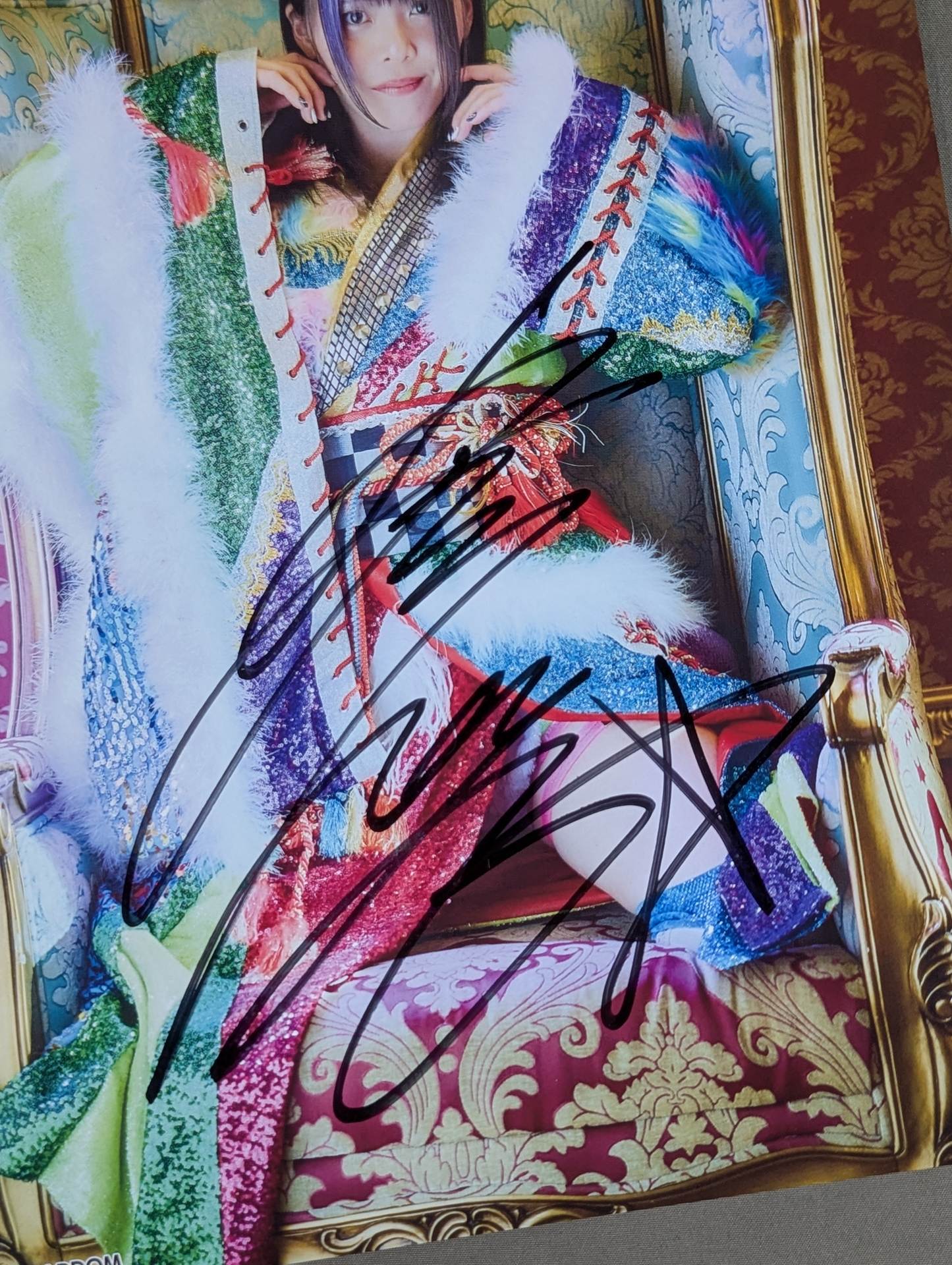 岩谷麻優 直筆サイン入り スターダムポートレート(V-1) – 闘道館