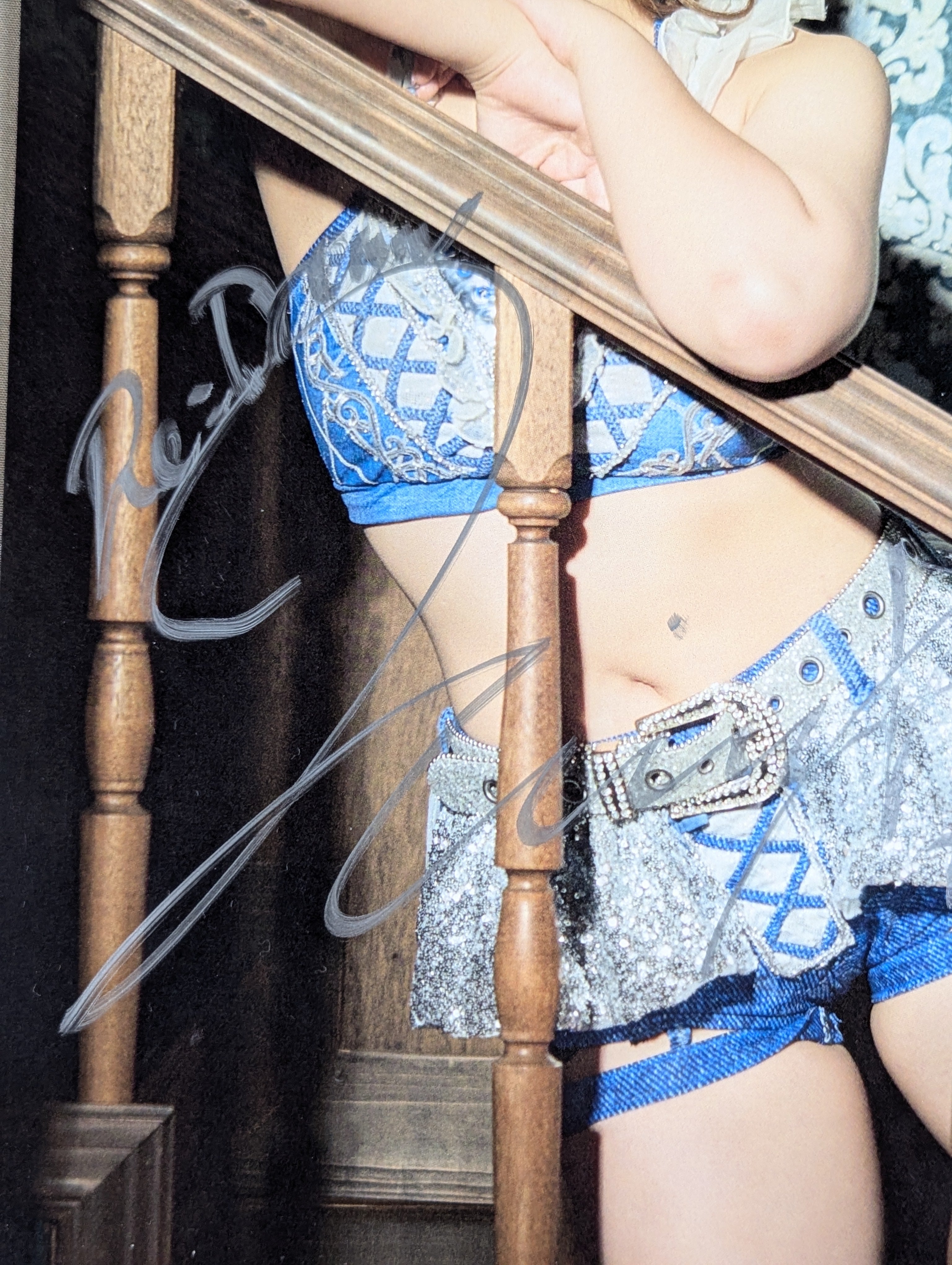 田中きずな 直筆サイン入り ポートレート(A-6) – 闘道館