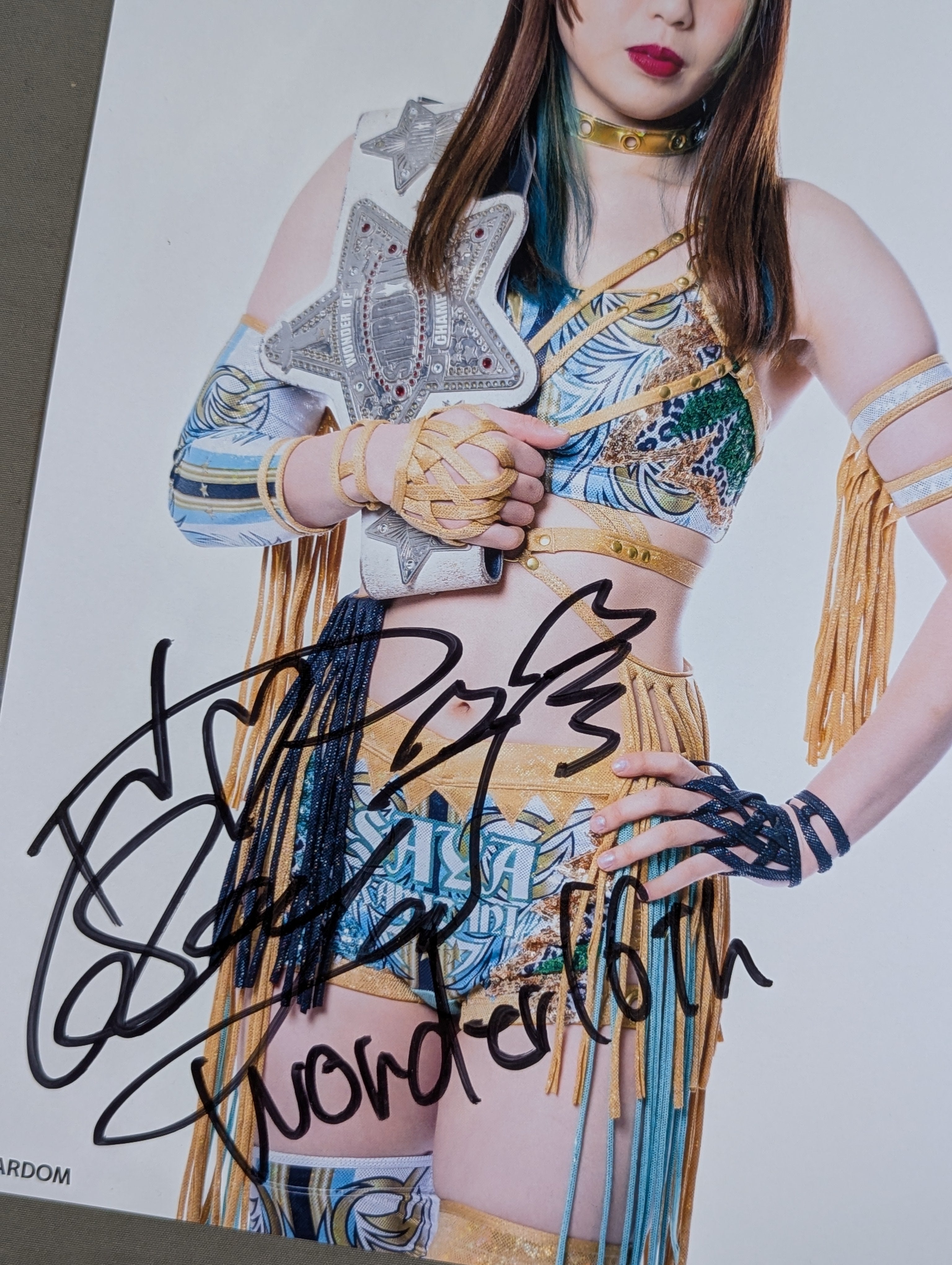 上谷沙弥 直筆サイン入り スターダムポートレート(V-8) – 闘道館