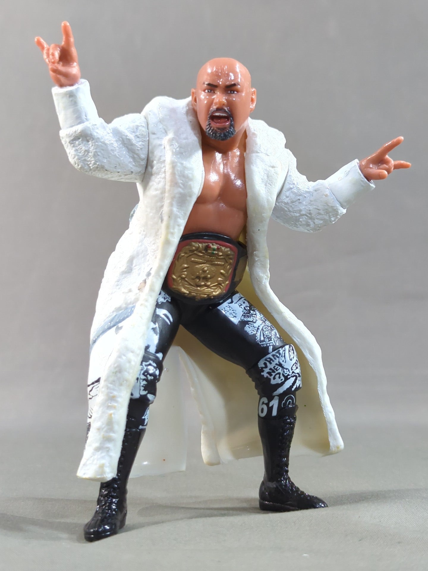 武藤敬司(白ガウン・LOVEポーズ・UNベルト) – 闘道館