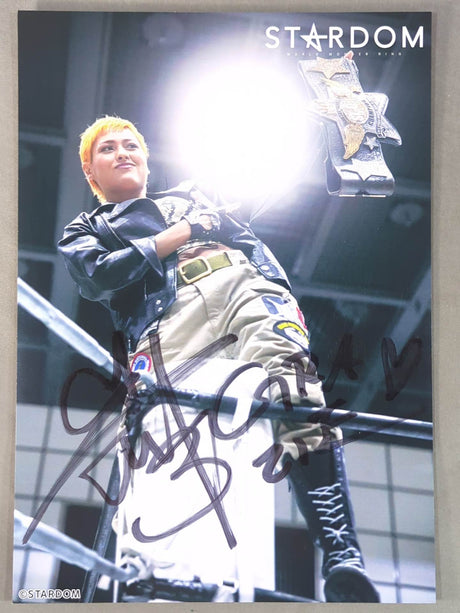 ジュリア 直筆サイン入り スターダムポートレート(E-1)