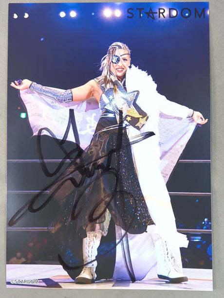 ジュリア 直筆サイン入り スターダムポートレート(E-3)