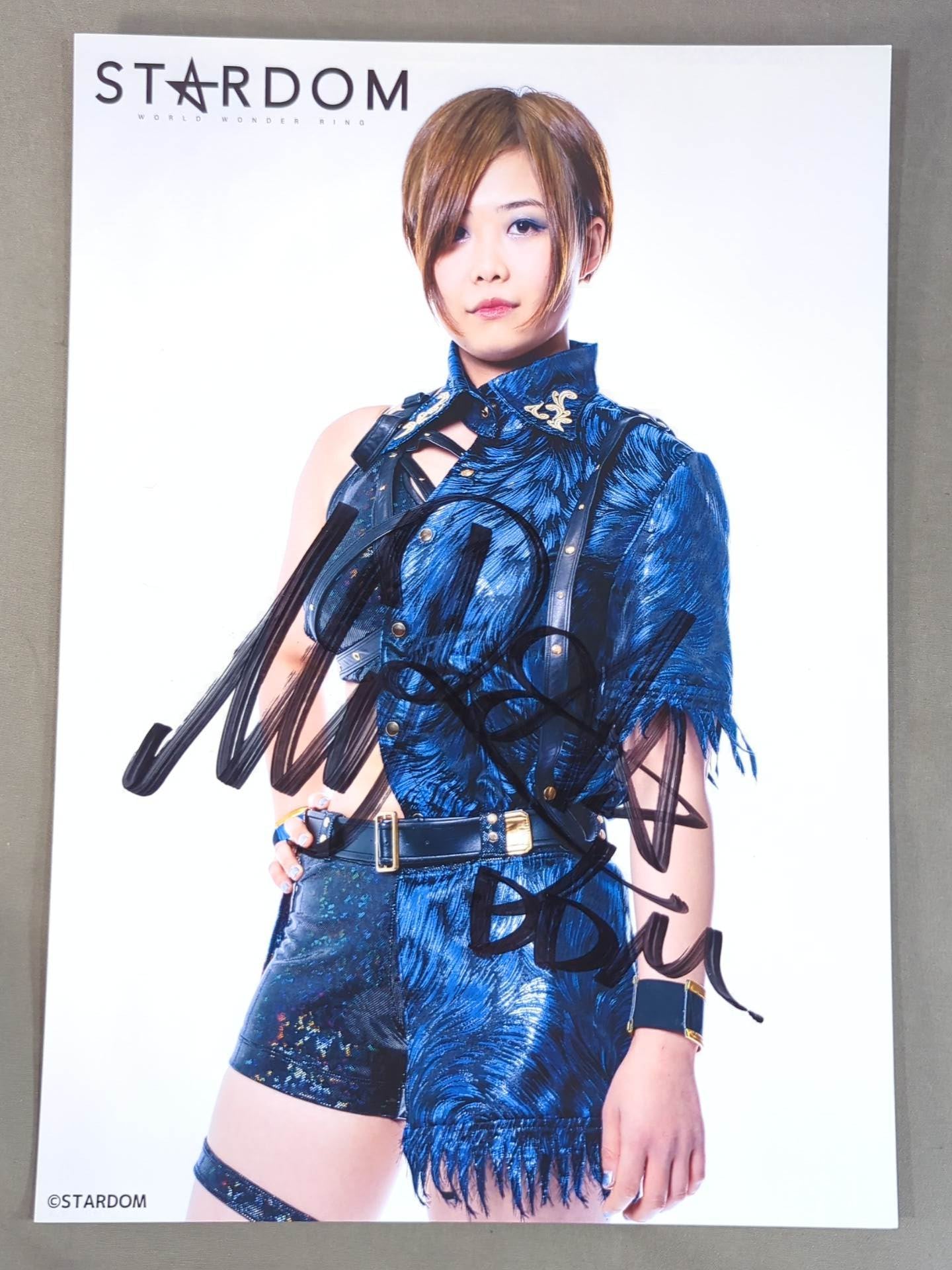 MIRAI hand signed autograph  stardom Pro-Photo (D-1)