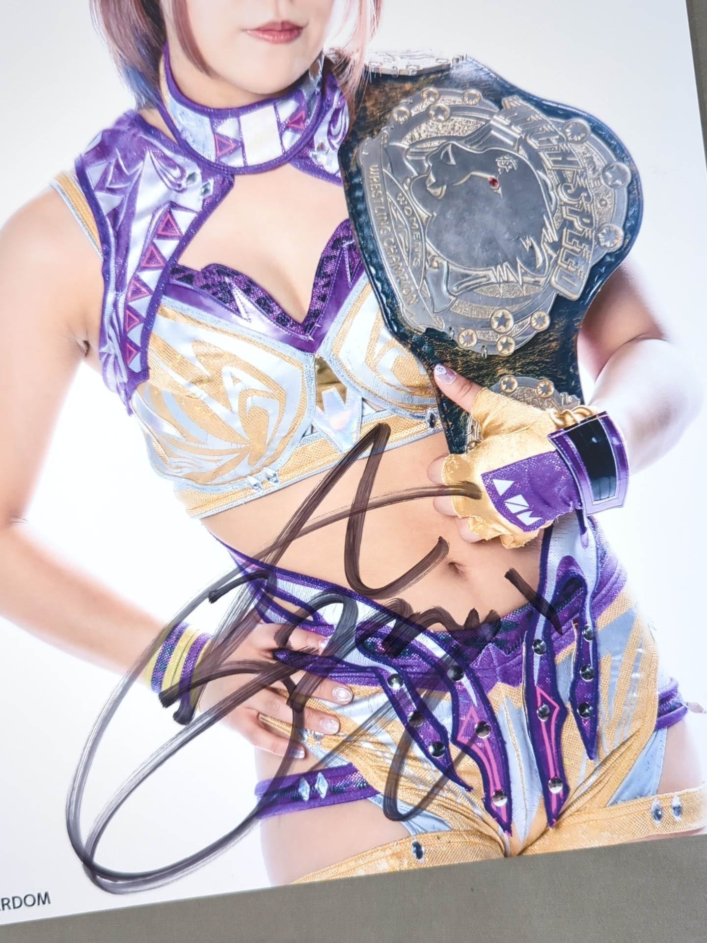 AZM 直筆サイン入り スターダムポートレート(R-9) – 闘道館