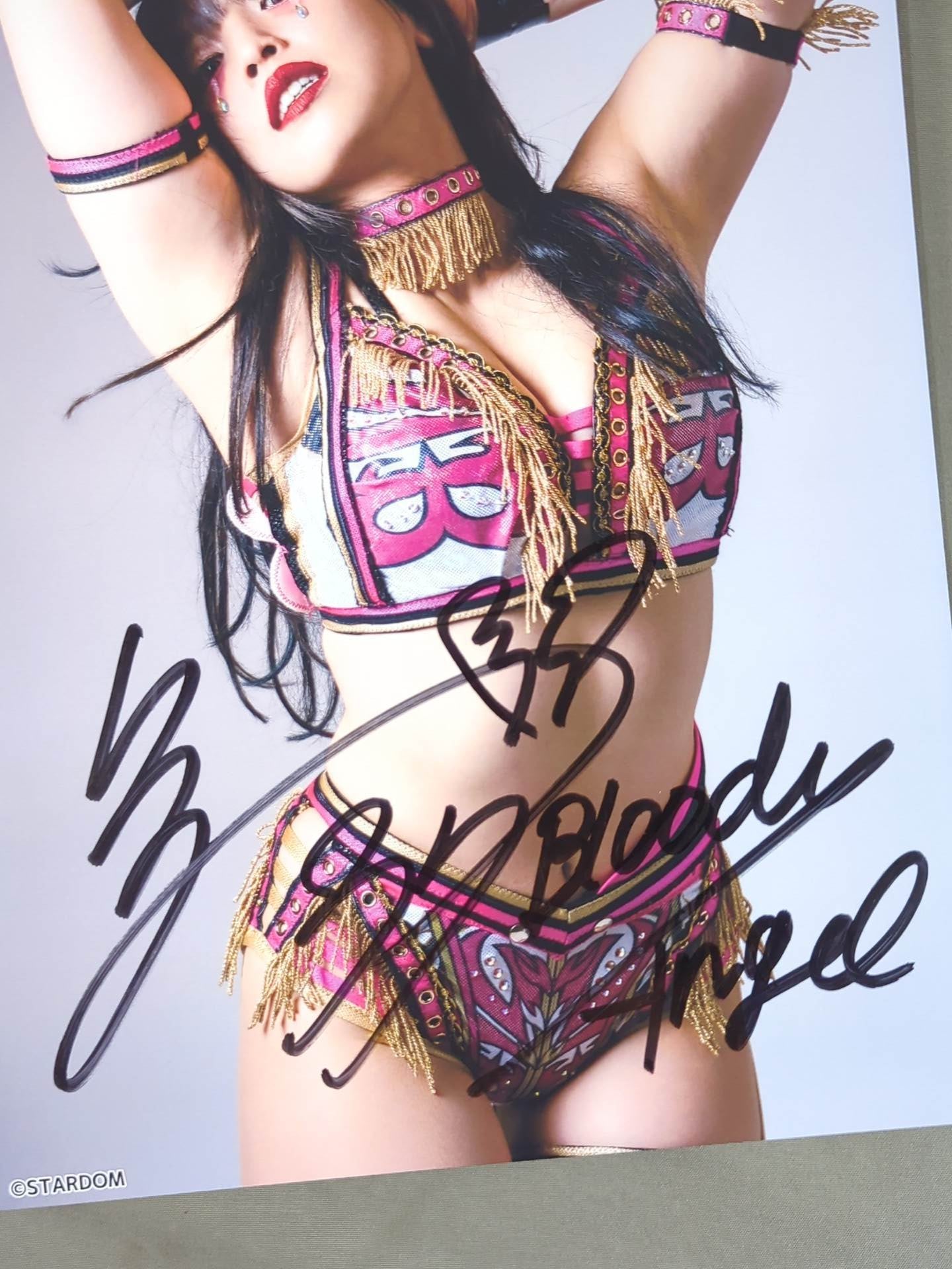 白川未奈 直筆サイン入り スターダムポートレート(J-8) – 闘道館