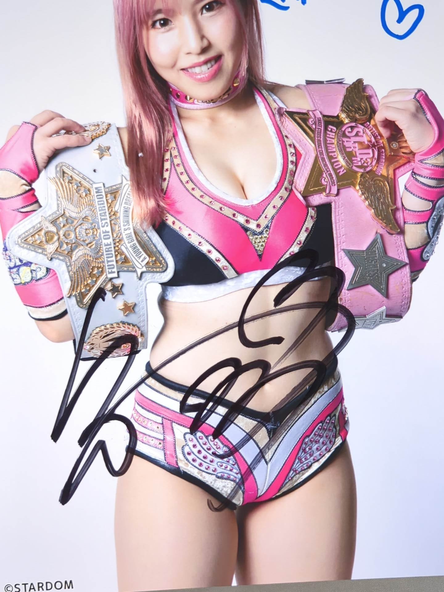 白川未奈 直筆サイン入り スターダムポートレート(K-2) – 闘道館