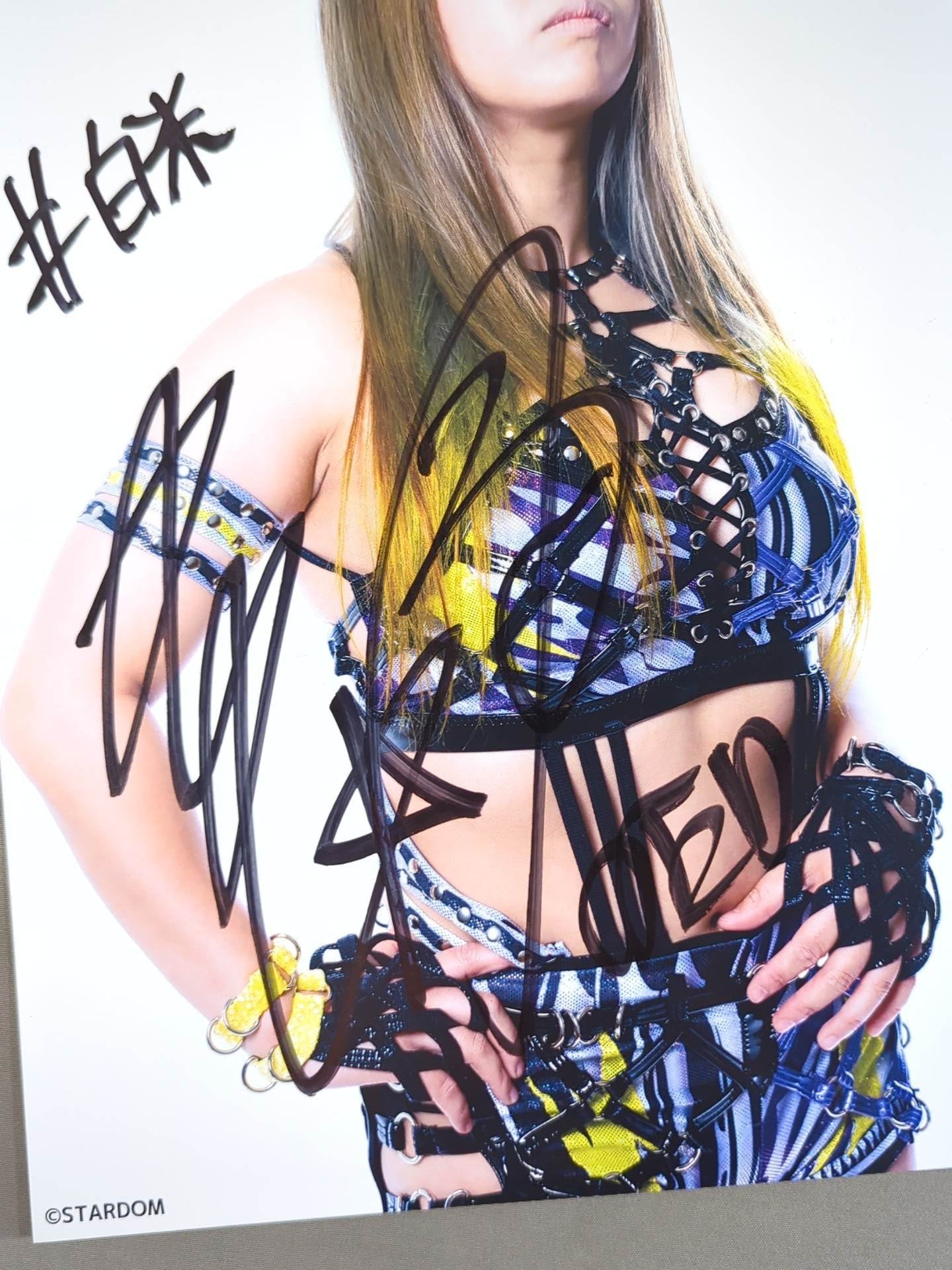 Momo Watanabe  hand signed autograph  Starda Pro-Photo  (L-7)