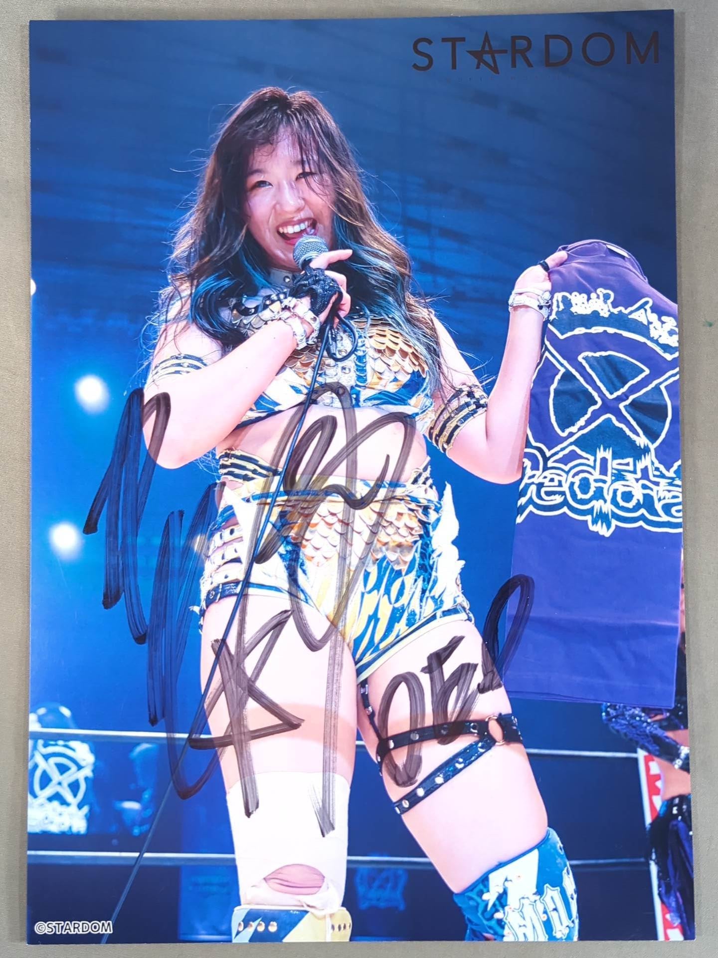 渡辺桃 直筆サイン入り スターダムポートレート(L-8) – 闘道館