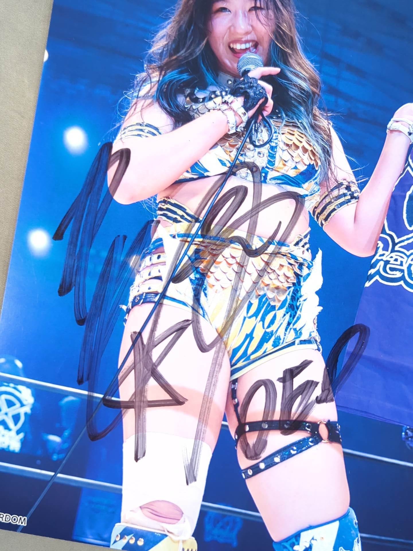 渡辺桃 直筆サイン入り スターダムポートレート(L-8) – 闘道館