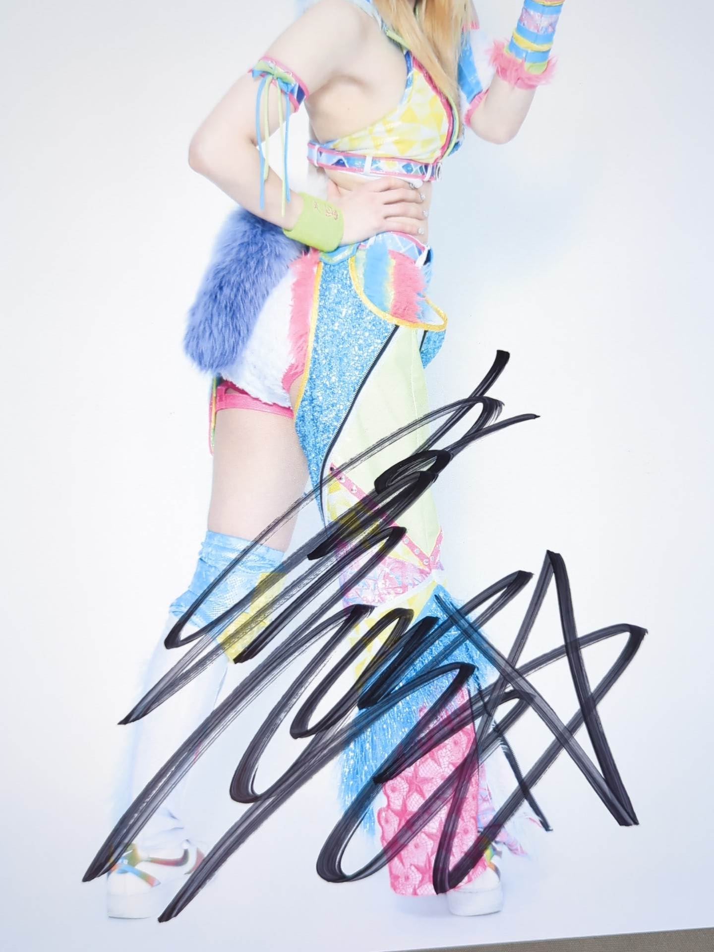 Mayu Iwatani  hand signed autograph  Starda Pro-Photo (V-2)