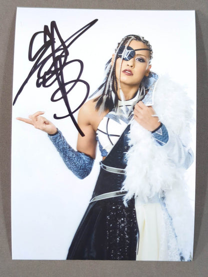 Giulia  hand signed autograph Photo (1)