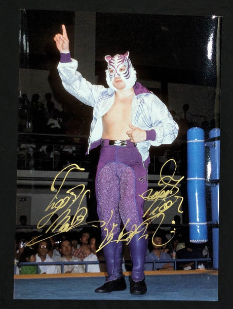 スーパータイガー&初代タイガーマスク&佐山サトル 直筆サイン入り大判写真③