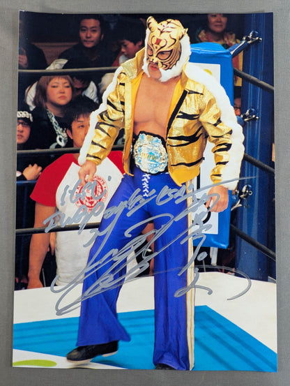 4代目タイガーマスク 直筆サイン入り 大判写真①