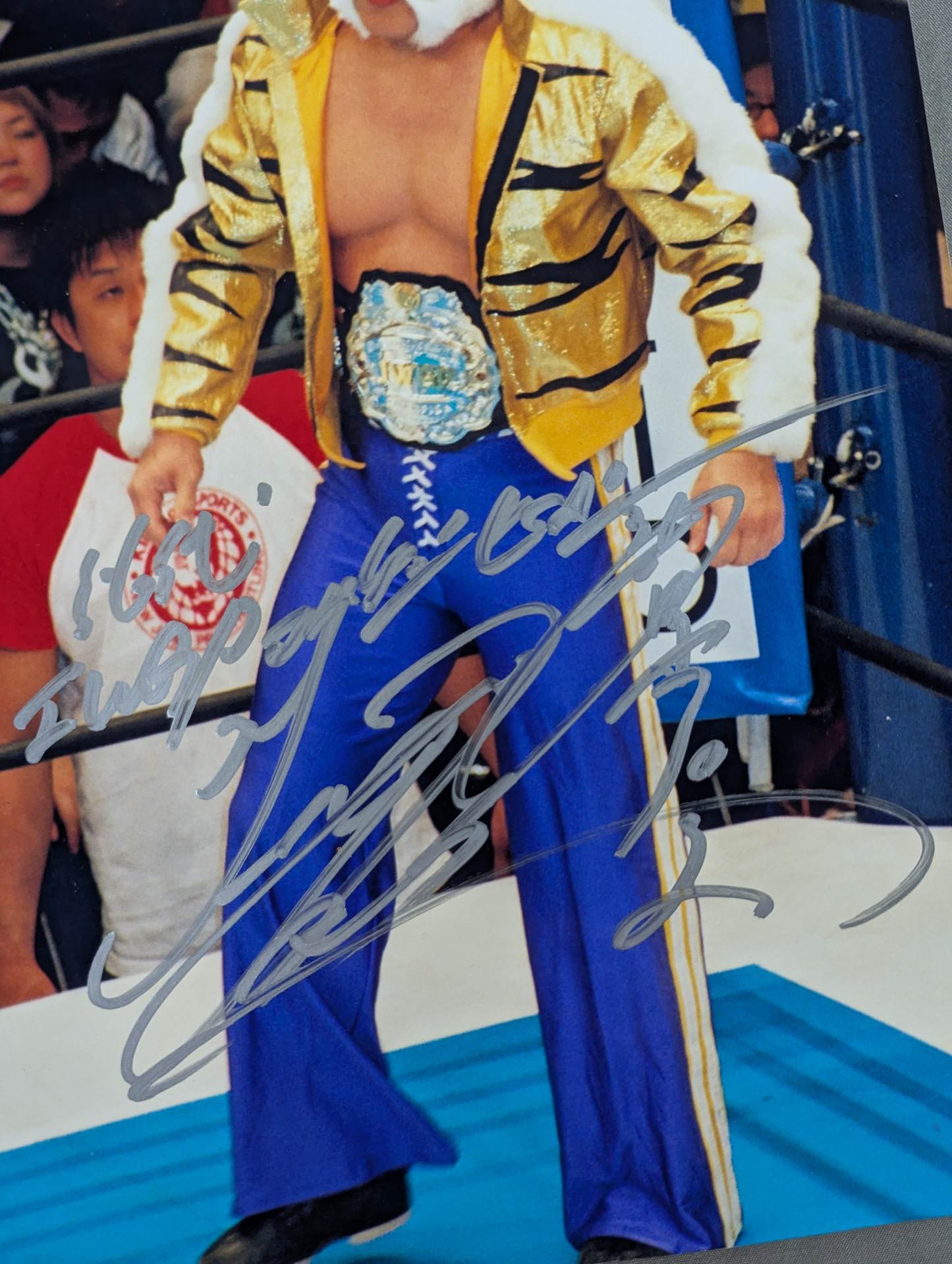 4代目タイガーマスク 直筆サイン入り 大判写真① – 闘道館