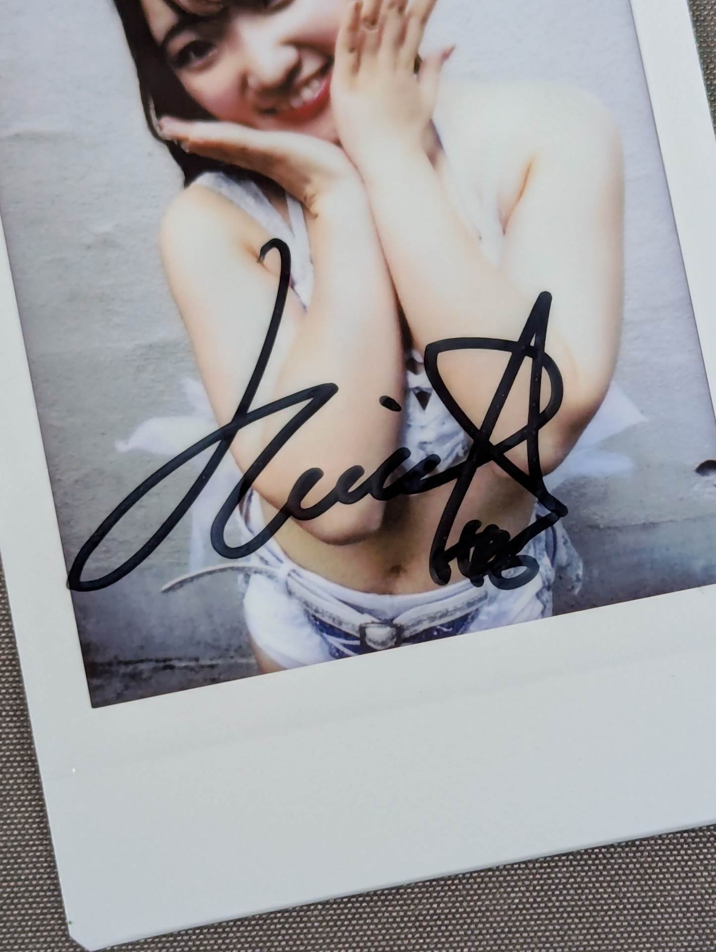 Kizuna Tanaka hand signed autograph  photo Cheki (1)