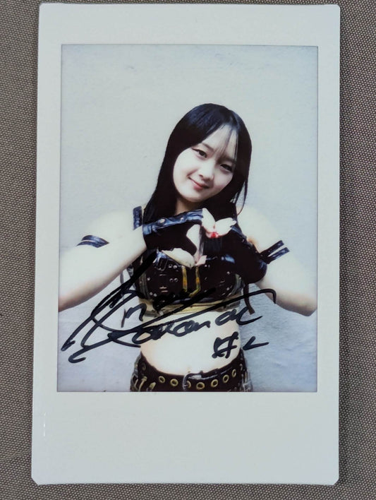 Minami Peach hand signed autograph  photo Cheki (1)