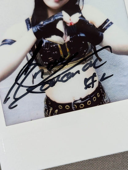 南小桃 直筆サイン入り 写真チェキ①