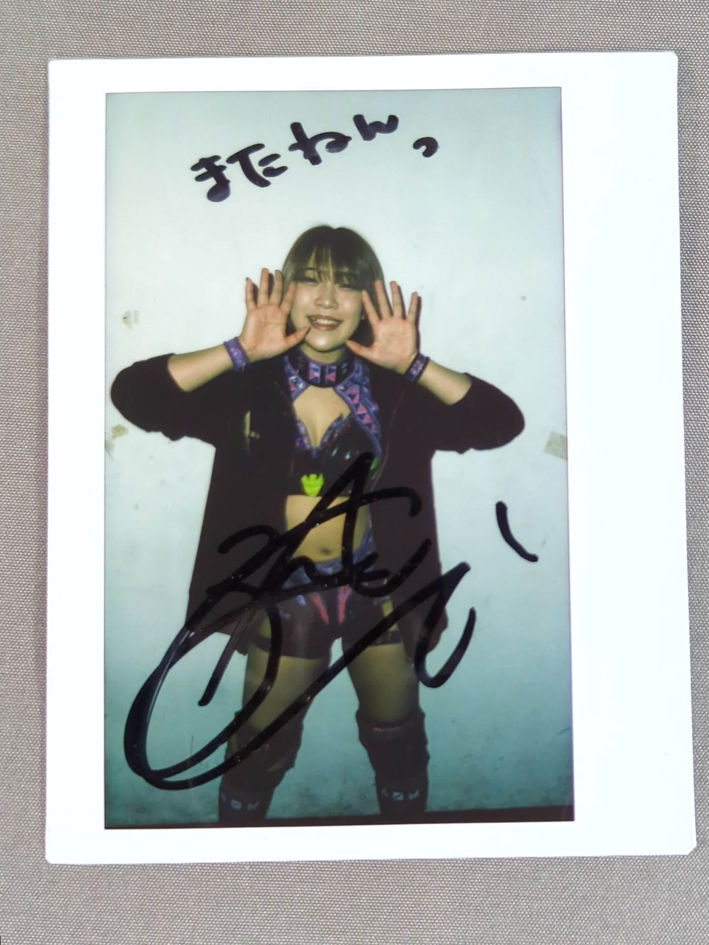 AZM 直筆サイン入り チェキ(F-6)