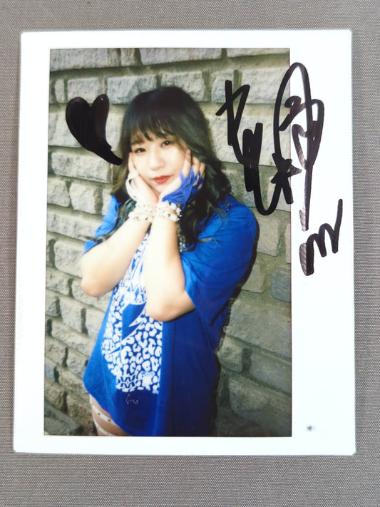 Momo Watanabe  hand signed autograph  Cheki (E-5)