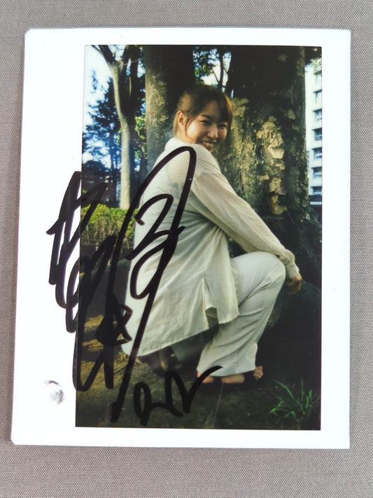 Momo Watanabe  hand signed autograph  Cheki (E-6)