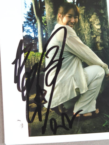 Momo Watanabe  hand signed autograph  Cheki (E-6)