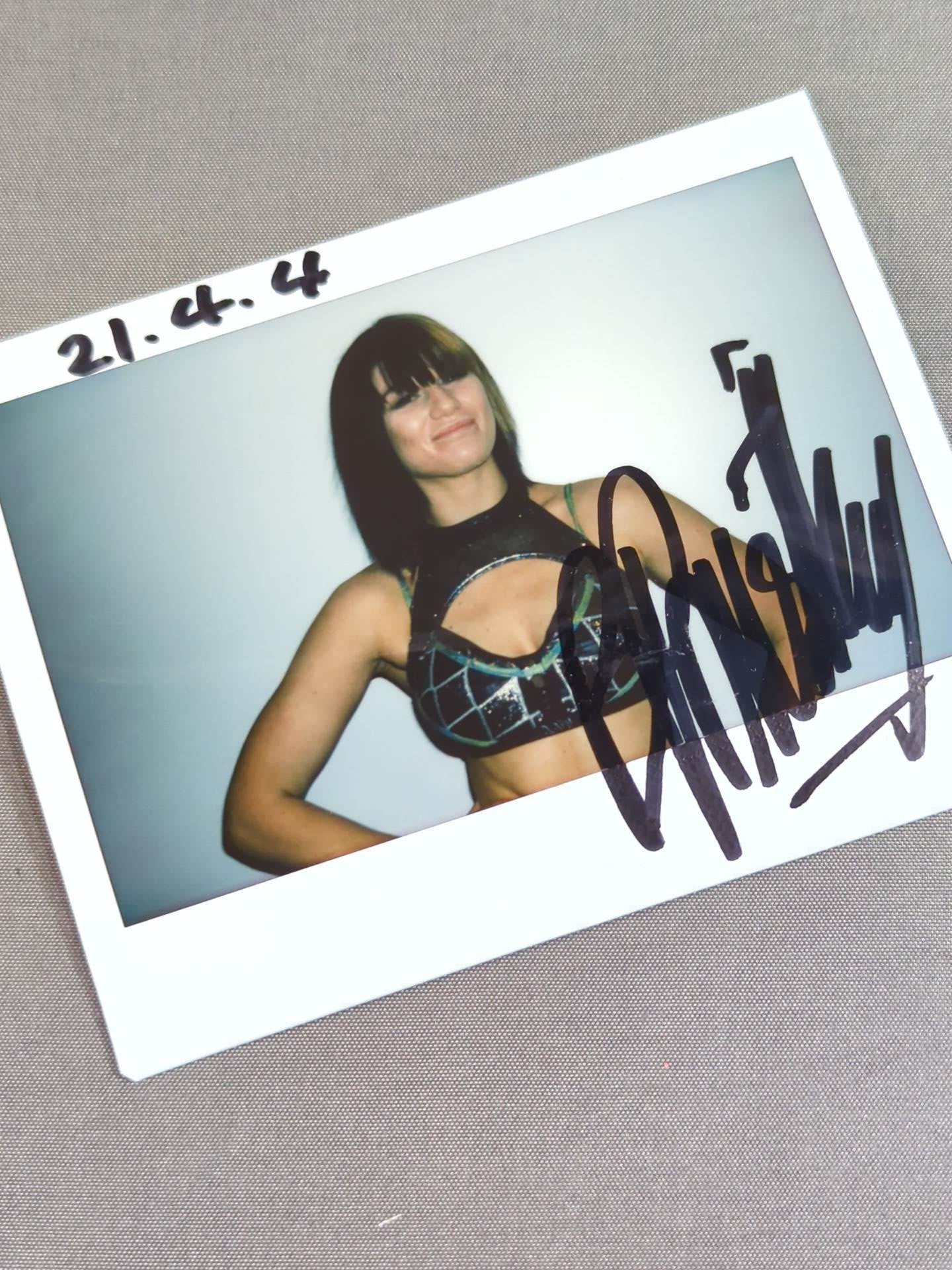 Bea Priestley  hand signed autograph  Cheki (A-1)
