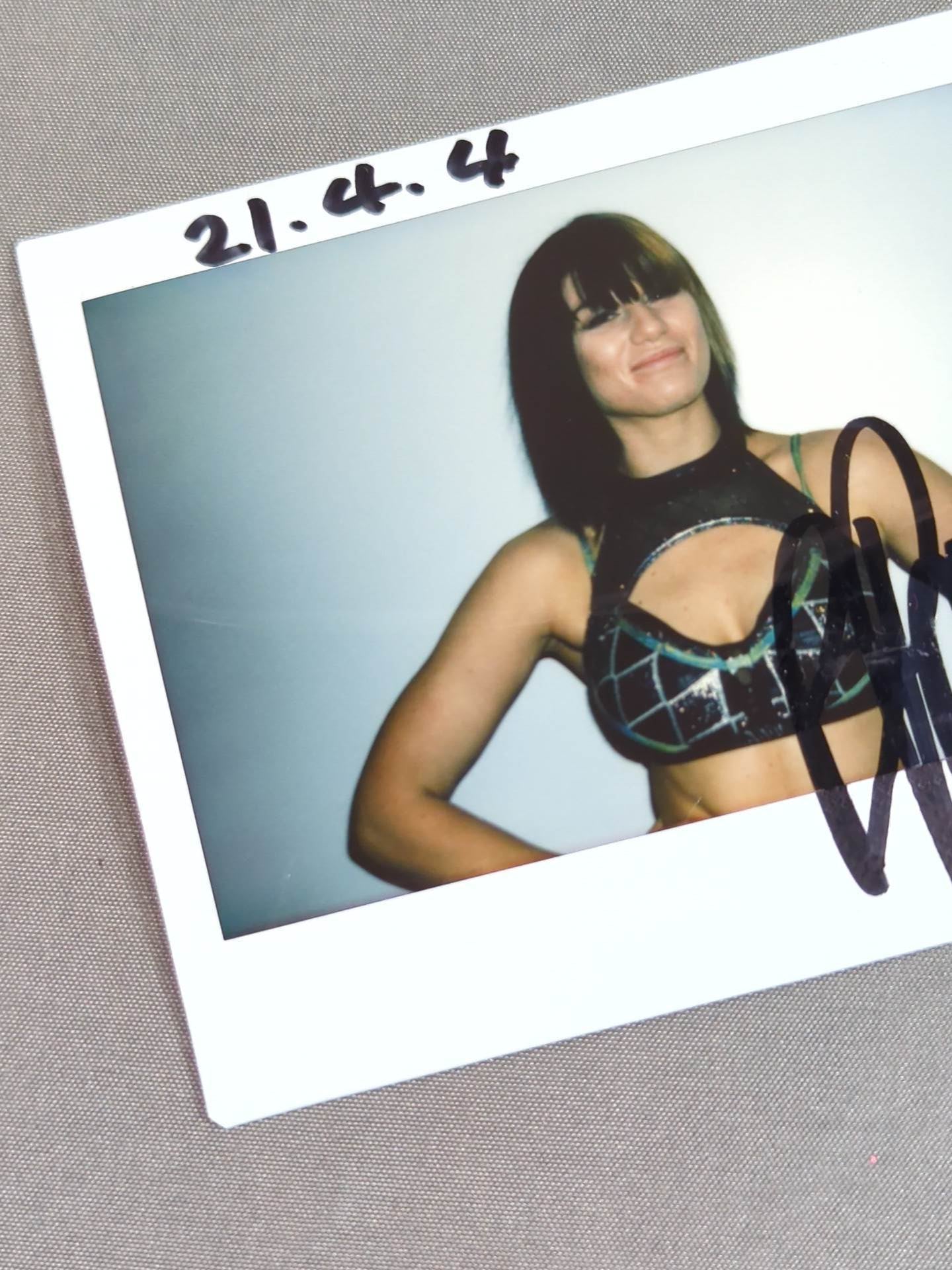 Bea Priestley  hand signed autograph  Cheki (A-1)