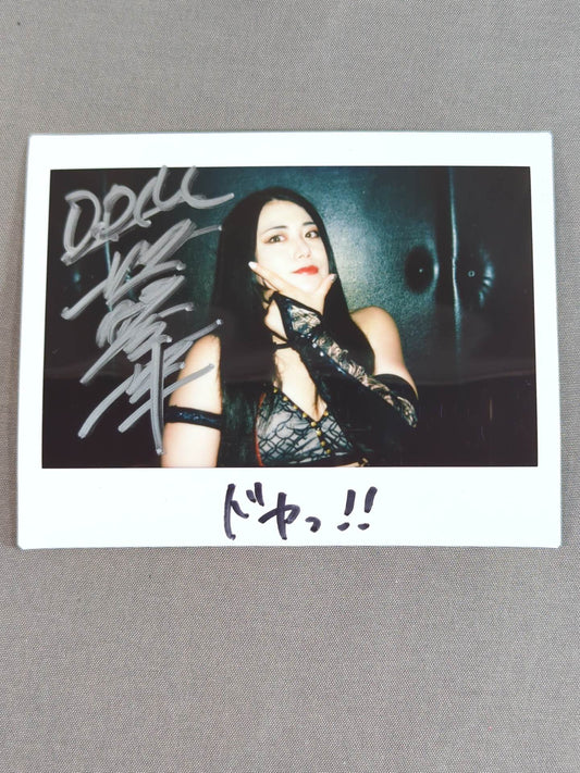 Maika  hand signed autograph  Cheki (D-6)