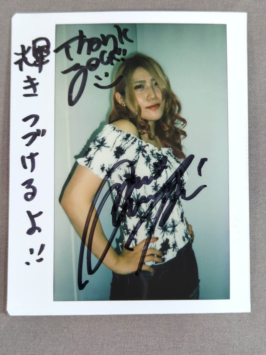 Utami Hayashishita  hand signed autograph  Cheki (D-4)