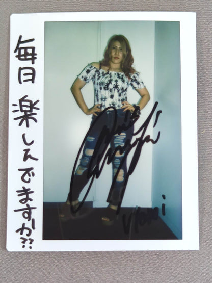 Utami Hayashishita  hand signed autograph  Cheki (D-5)